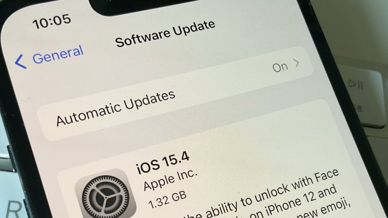 Apple thừa nhận iOS 15.4 làm tụt pin nhanh chóng, đưa ra cách xử lý gây tranh cãi