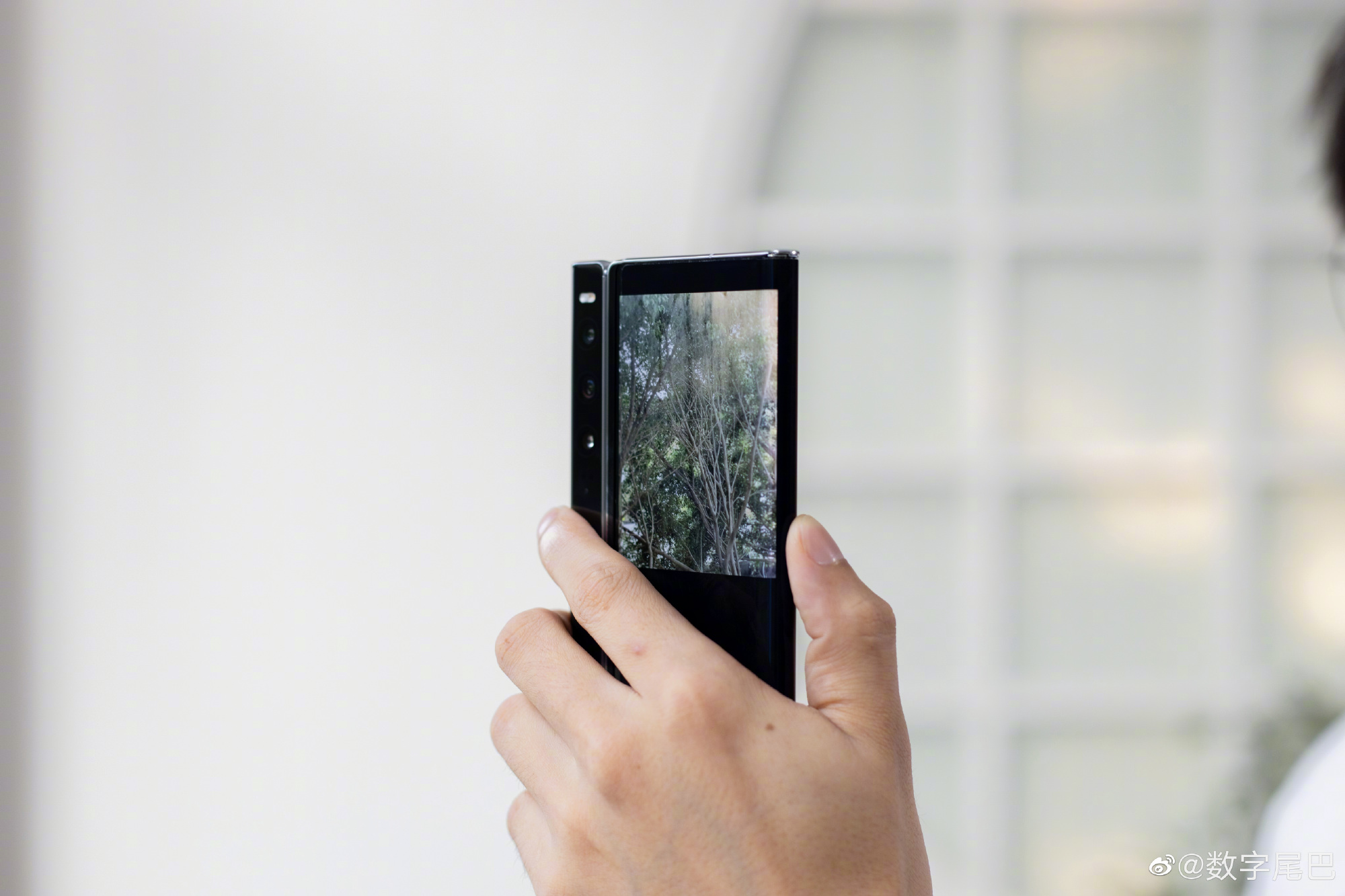 Ảnh thực tế Huawei Mate XS 2 với thiết kế mới, phần cứng lỗi thời, giá cao - Ảnh 12.