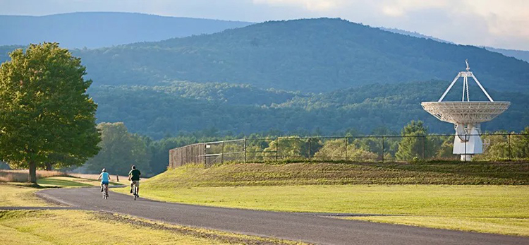 Kỳ lạ thị trấn 'câm lặng' bậc nhất ở Mỹ: Không sóng wifi, không sóng di động suốt hơn 60 năm, ai vi phạm sẽ đi tù - Ảnh 5.