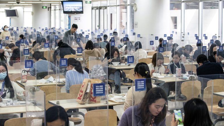 Rơi vào làn sóng sa thải diện rộng, nhân viên công nghệ Trung Quốc vỡ mộng "công việc trong mơ" - Ảnh 6.