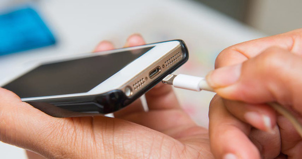 Đây là lý do tại sao điện thoại của bạn sạc quá lâu và cách để khắc phục vấn đề hoàn toàn