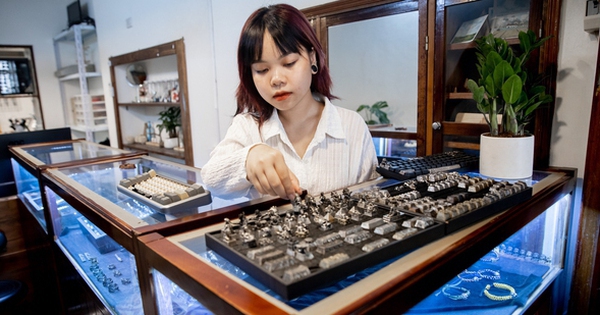 Cô gái Hà Nội làm nút bàn phím máy tính bằng kim loại quý giá chục triệu đồng