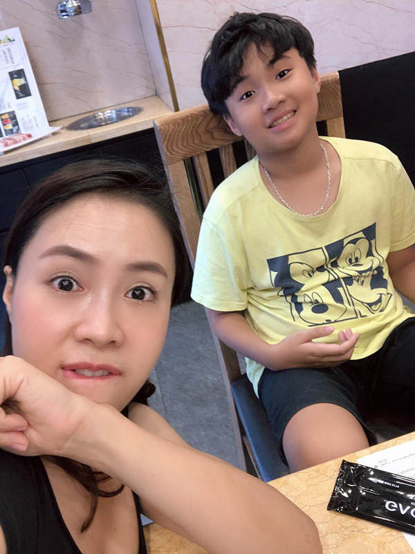 Đời thực hạnh phúc của Hồng Diễm - Diệu Hương: 2 người đàn bà bất hạnh trong “Hoa Hồng trên ngực trái” - Ảnh 3.