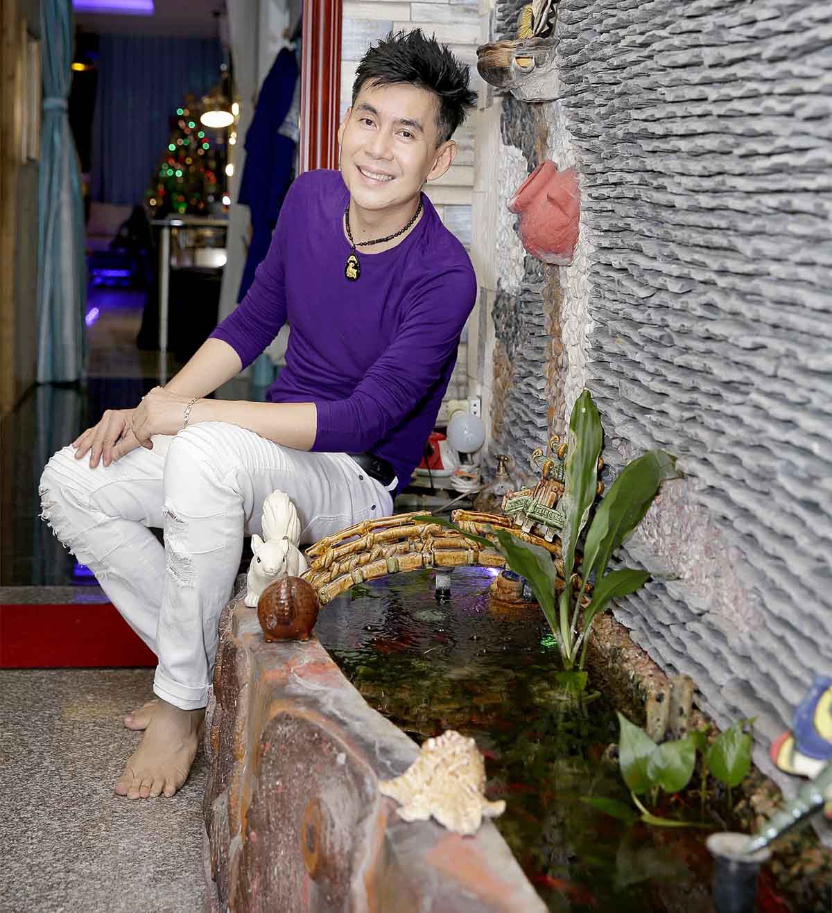Nhà phố 70 tỷ nhìn đâu cũng thấy màu tím của nam ca sĩ từng là một trong Tứ đại thiên vương của nhạc Việt - Ảnh 5.