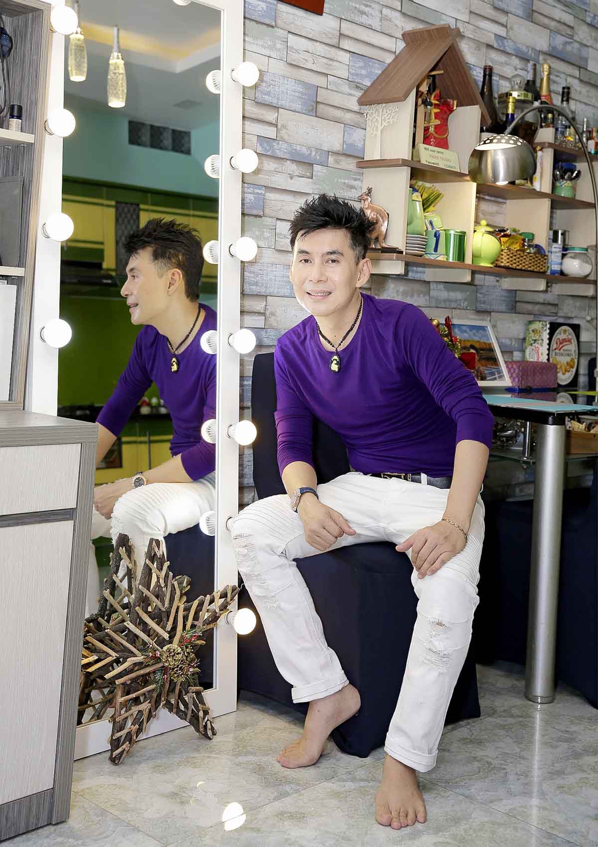 Nhà phố 70 tỷ nhìn đâu cũng thấy màu tím của nam ca sĩ từng là một trong Tứ đại thiên vương của nhạc Việt - Ảnh 9.