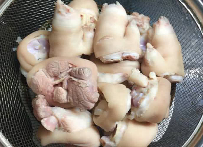 Mẹ đảm làm món chân giò kho dứa vừa mềm vừa ngon, chồng con vừa ăn vừa khen hết lời - Ảnh 3.