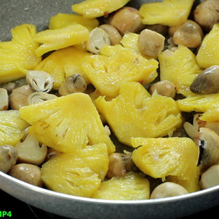 Mẹ đảm làm món chân giò kho dứa vừa mềm vừa ngon, chồng con vừa ăn vừa khen hết lời - Ảnh 5.