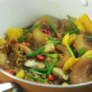 Mẹ đảm làm món chân giò kho dứa vừa mềm vừa ngon, chồng con vừa ăn vừa khen hết lời - Ảnh 7.