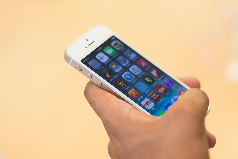 Chiếc iPhone giá trăm triệu khi về Việt Nam đầu tiên - Ảnh 1.