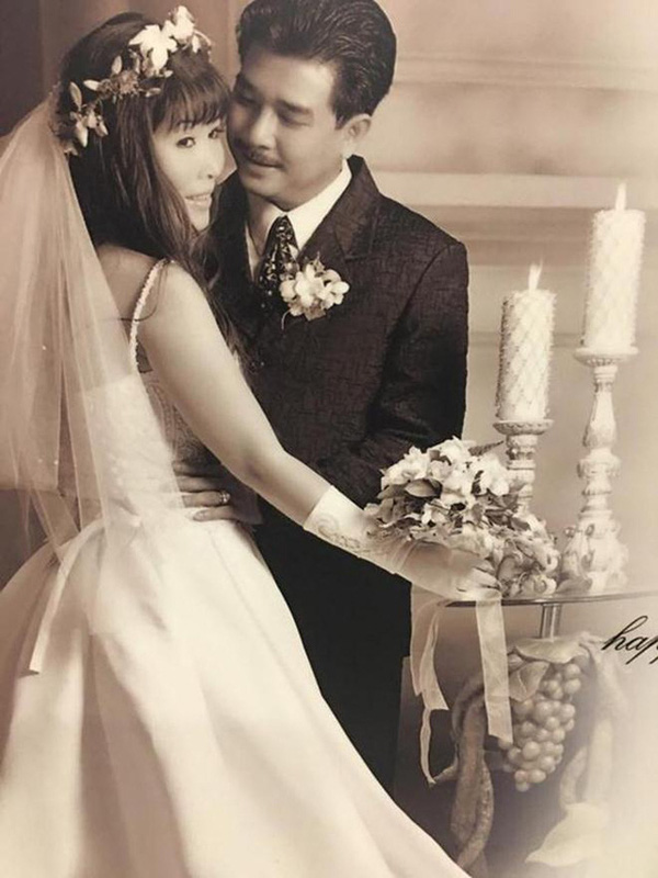 Hôn nhân giản dị nhưng bền chặt của NSND Hồng Vân và chồng tài tử kém 3 tuổi - Ảnh 2.