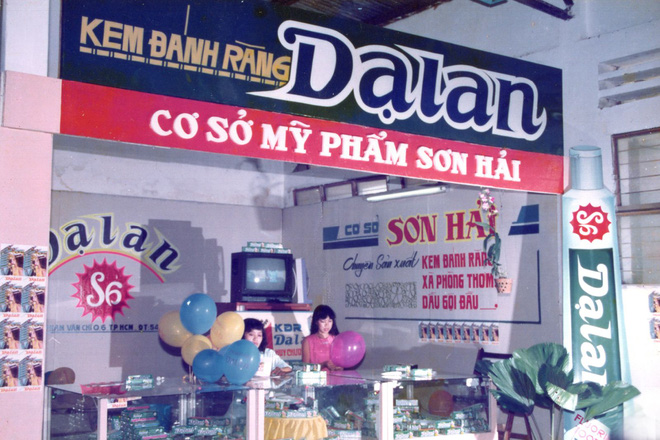 Loại kem đánh răng nhà nhà đều có thập niên 90: Lần đầu người Việt được xem khuyến mãi trên ti vi, "người đại diện hình ảnh" vô cùng đặc biệt - Ảnh 5.