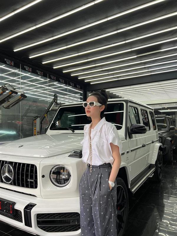 Vào showbiz 4 năm, nữ ca sĩ quê Đắk Lắk đã "đổi đời" không ai nhận ra: Sở hữu xe hơn chục tỷ, giàu ngầm showbiz - Ảnh 5.