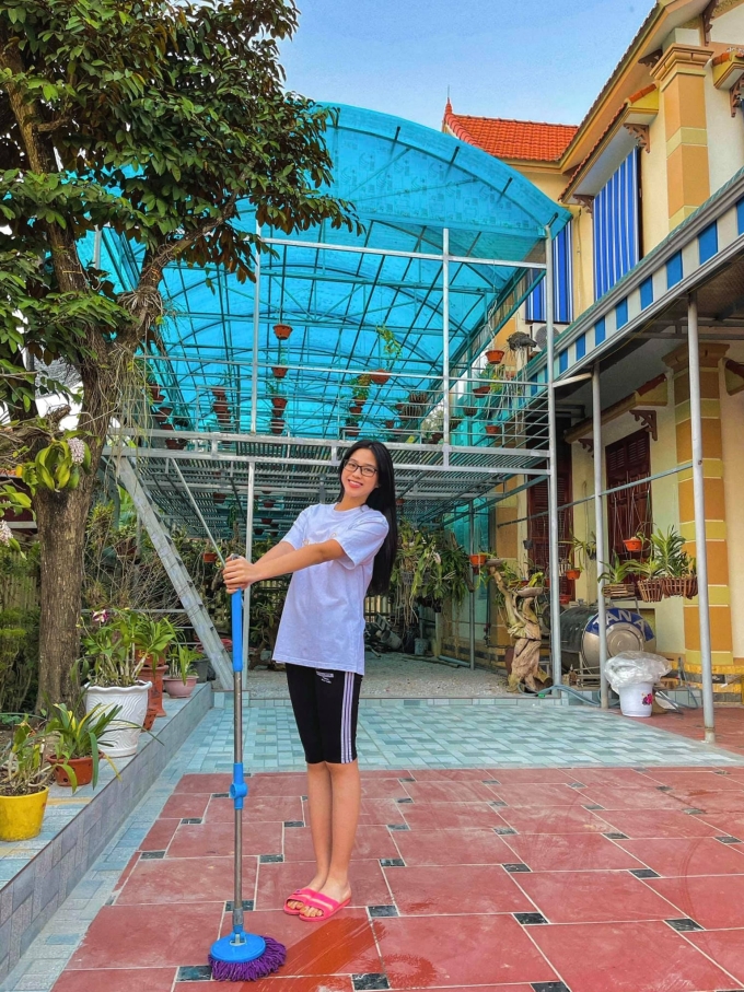 Bố Đỗ Thị Hà: 'Tôi mất ngủ khi con gái bị chê bai' - Ảnh 4.