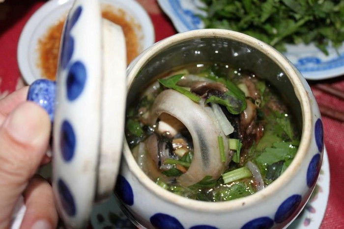 Món đặc sản độc nhất vô nhị ở Phú Yên khiến nhiều thực khách không đủ can đảm nếm thử nhưng ăn rồi thì gây nghiện - Ảnh 6.