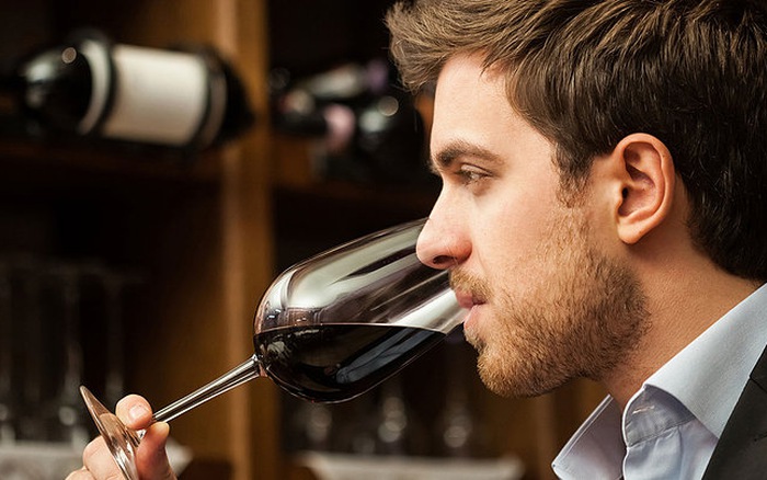 Việc nhẹ lương cao: Chỉ ăn rồi ngồi thử rượu cũng bỏ túi cả đống tiền - Ảnh 1.