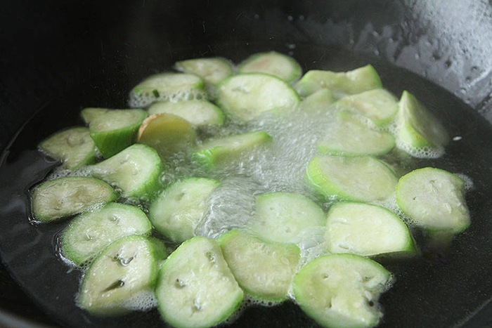 Canh mướp nấu ngao chỉ cần đơn giản thế này cũng đủ ngọt ngon - Ảnh 6.