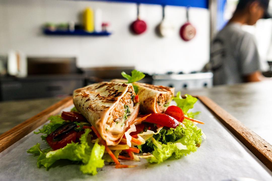 Cặp chồng cú vợ tiên: Thực hư chuyện anh chồng là đại gia ngầm, có gia thế khủng mới lấy được cô vợ đẹp như hoa - Ảnh 11.