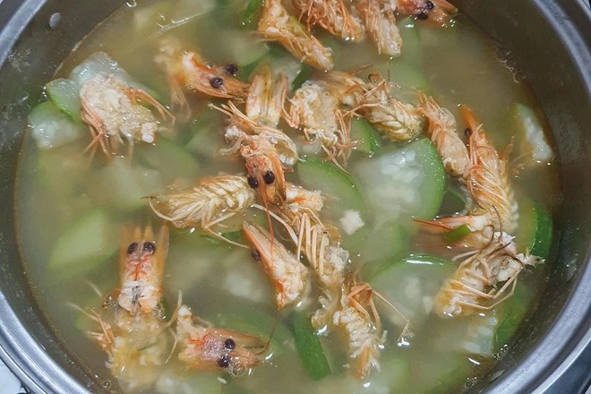 Cười nghiêng ngả với món râu tôm nấu ruột bầu của cô vợ trẻ - Ảnh 1.