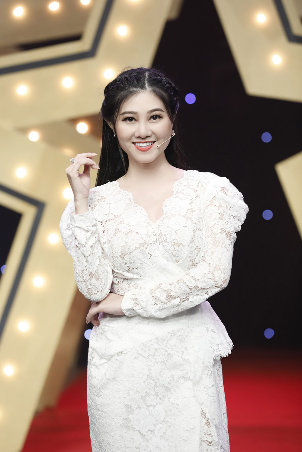 NSƯT Quế Trân ở tuổi 40: Không chồng con, suýt bỏ nghề sau cú sốc bố ruột qua đời - Ảnh 2.