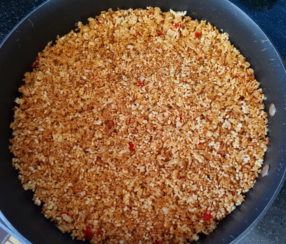 Cơm nguội thừa đừng vứt đi, tận dụng nắng gắt làm món này đảm bảo chồng thích, con mê - Ảnh 9.