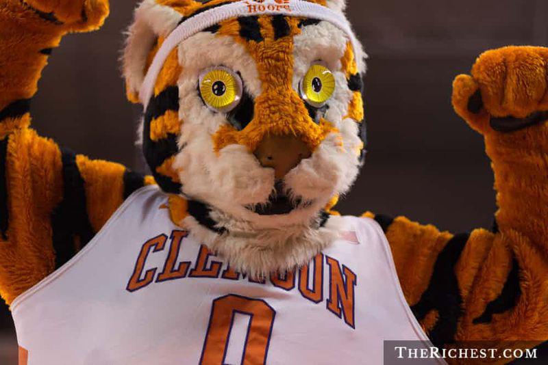 8 công việc lương cao khủng khiếp mà không phải ngồi hàng giờ trước máy tính - Ảnh 1.