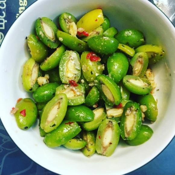 Quả nhót an toàn, nhiều lợi ích nhưng ăn đúng cách mới ngon và những người này không nên dùng - Ảnh 1.