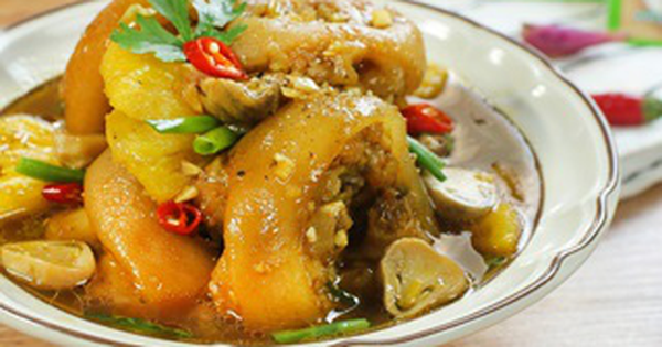 Mẹ đảm làm món chân giò kho dứa vừa mềm vừa ngon, chồng con khen hết lời