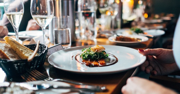 Bóc mẽ 10 chiêu 'dắt mũi' thực khách của nhà hàng