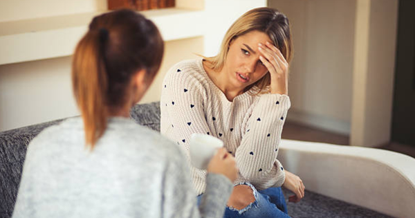 Có nên đưa tay giúp người yêu cũ của chồng, cho vào nhà làm giúp việc?