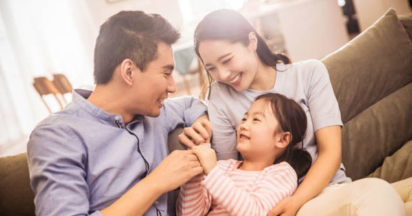 Khi trẻ nóng nảy, cha mẹ chỉ cần thực hiện 8 bước sau để kiềm chế con