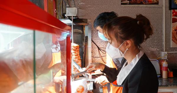 Cử nhân môi trường bỏ hết công việc khởi nghiệp với xe bánh mỳ vỉa hè, thu nhập 60 triệu đồng/tháng