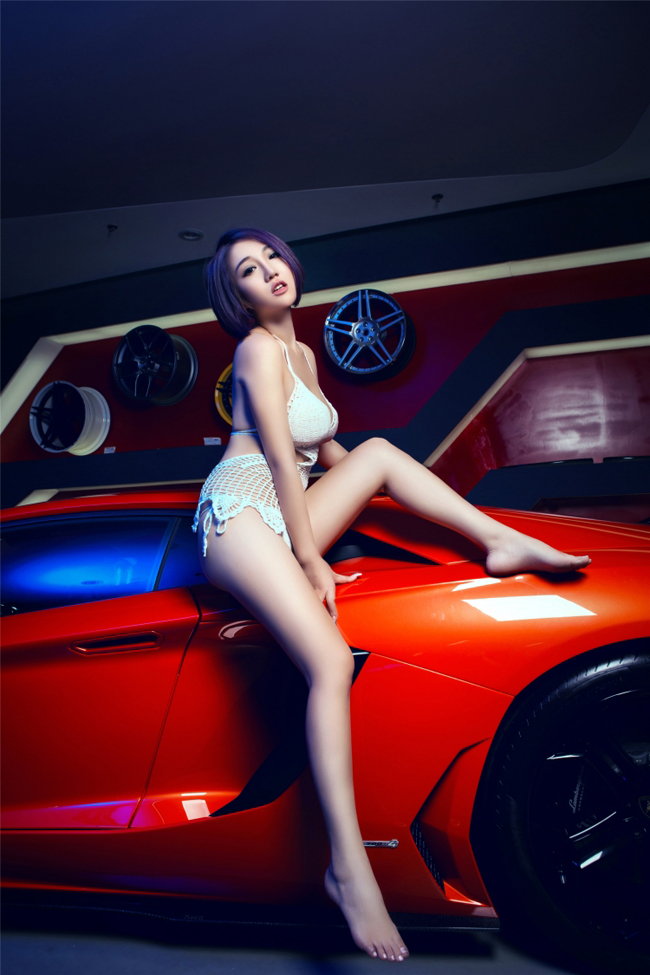 Người mẫu châu Á đẹp tuyệt trần bên Lamborghini - ảnh 2