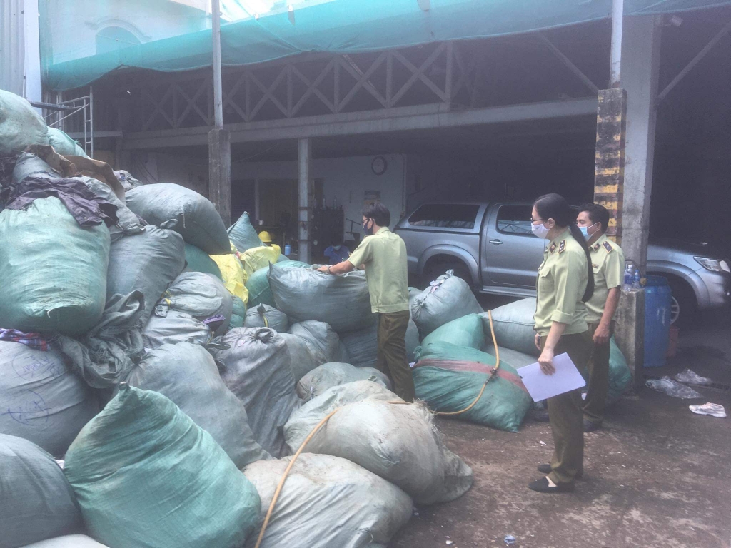 TPHCM: Tiêu hủy lô hàng giả trị giá hơn 1 tỷ đồng