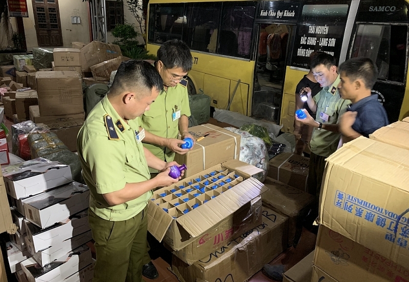 Thu trên 2.100  mỹ phẩm và 2.700 bánh ngọt do Trung Quốc sản xuất