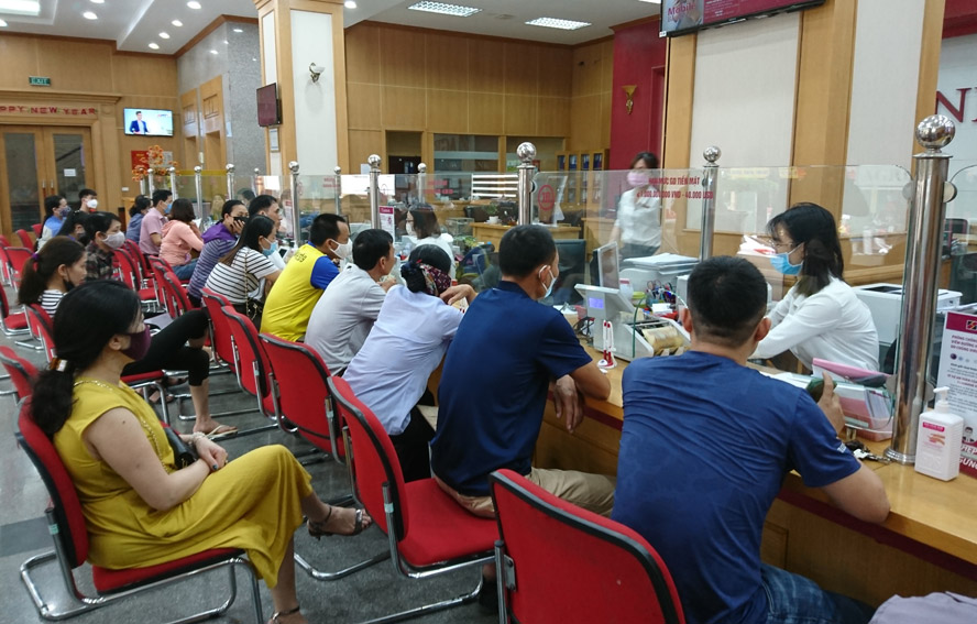 Ngân hàng tiếp tục hỗ trợ khách hàng bị ảnh hưởng bởi dịch Covid-19