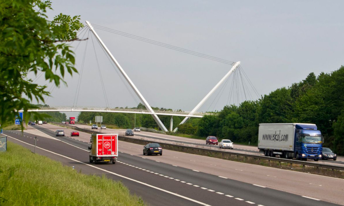 Nghe VietNamNet: Anh cứu sống 9 người trong thùng xe tải