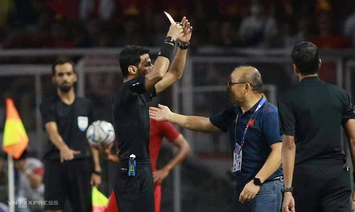 Nghe VietNamNet: HLV Park không bị treo quyền chỉ đạo vì thẻ đỏ SEA Games