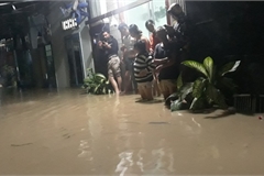 Hundreds of households evacuated as flood rose in Binh Dinh