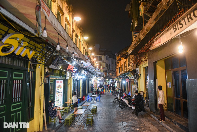 Hanoi restaurants propose removing curfew