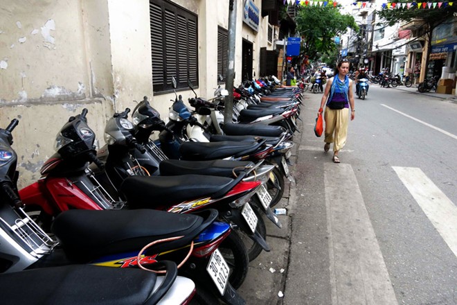 Exorbitant parking fees charged at Hanoi Old Quarter