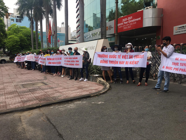 Parents sue school over online study fees in HCM City