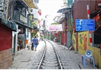 Hanoi railway street becomes quiet following service ban