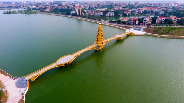 Pedestrian tower bridge in Phu Tho inaugurated