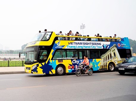 Hanoi double-decker bus service resumed