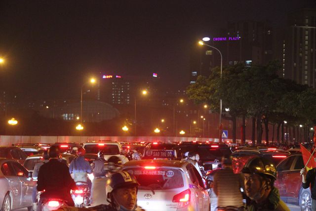 Football fans hit Hanoi streets after victory over UAE