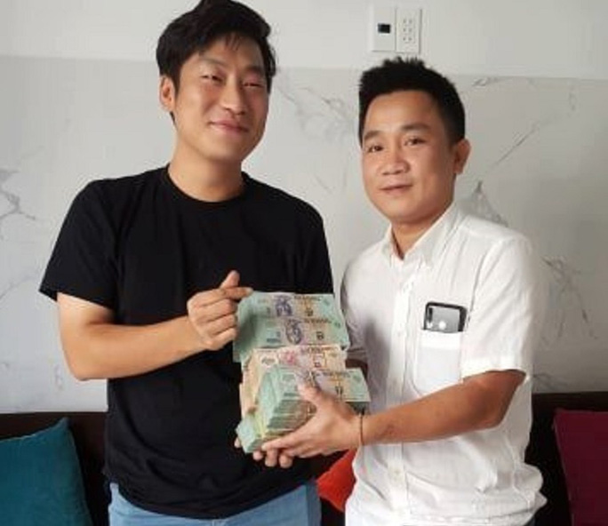 Hoi An restaurant owner returns USD69,565 to Korean tourists
