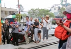 Newly-opened coffee shops on Hanoi railway closed