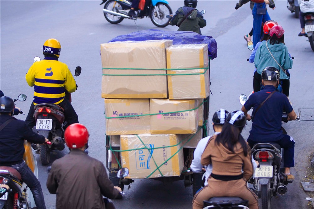 Hanoi considers banning three-wheeled vehicles