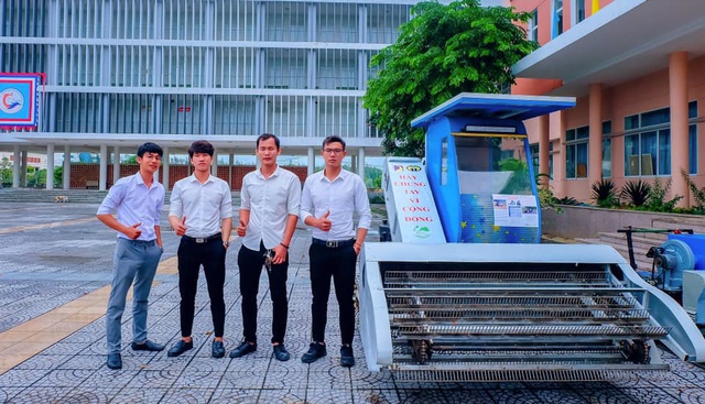 Da Nang students make beach litter collecting machines