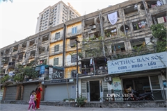 Hanoi old apartment buildings in danger of collapse
